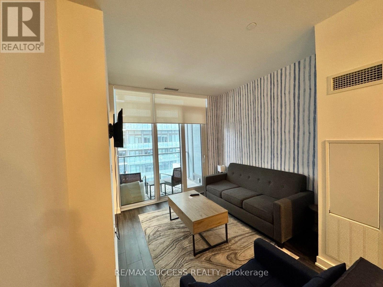 1925A - 70 Princess Street, Toronto, ON - Indoor Photo Showing Living Room