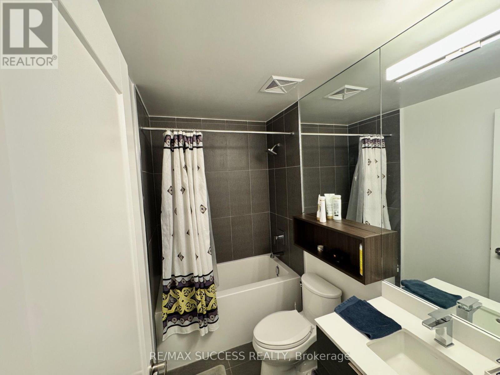 1925A - 70 Princess Street, Toronto, ON - Indoor Photo Showing Bathroom