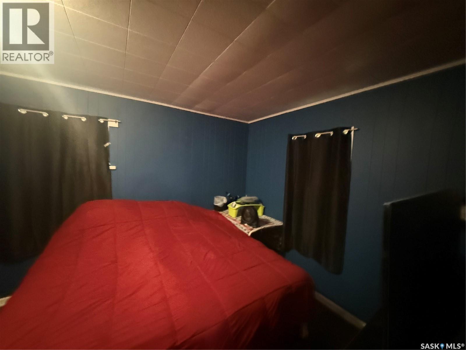 418 4Th Avenue E, Assiniboia, SK - Indoor Photo Showing Bedroom