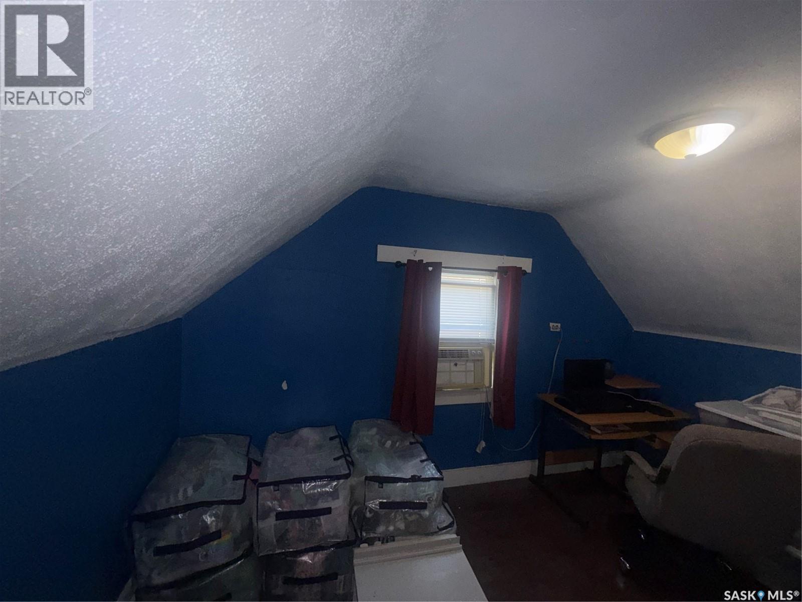 418 4Th Avenue E, Assiniboia, SK - Indoor Photo Showing Other Room