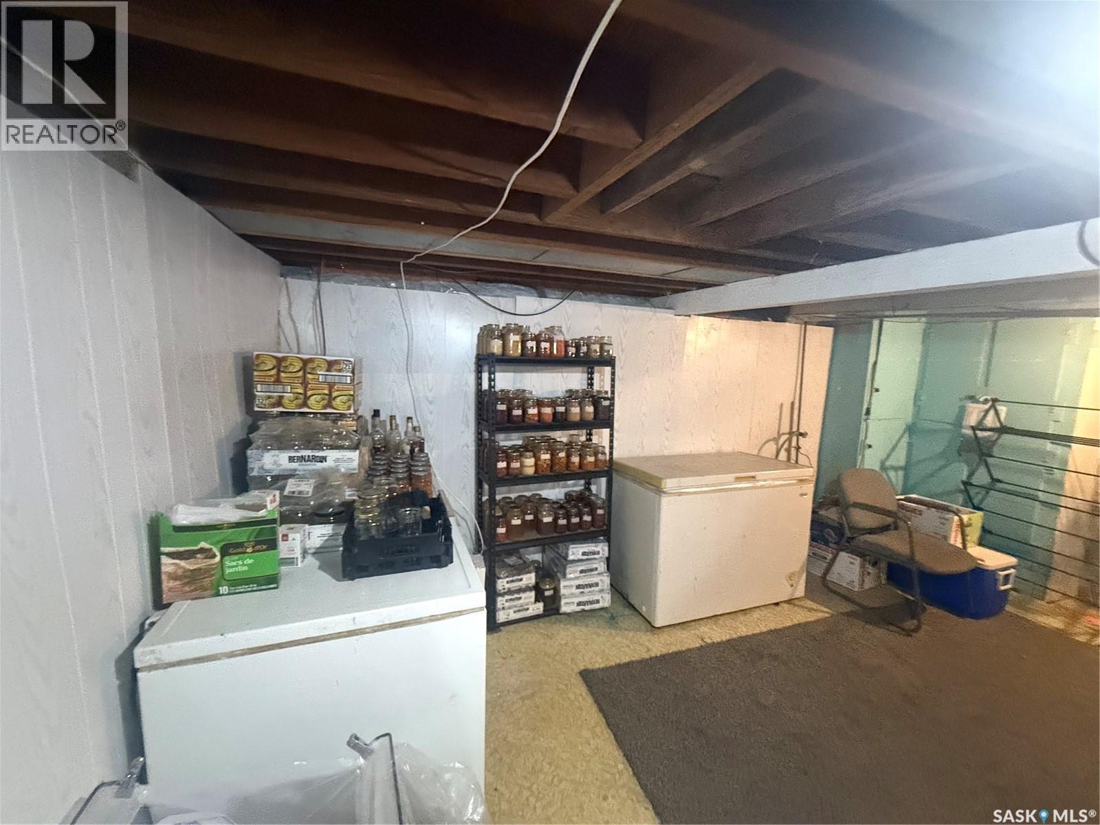 418 4Th Avenue E, Assiniboia, SK - Indoor Photo Showing Laundry Room