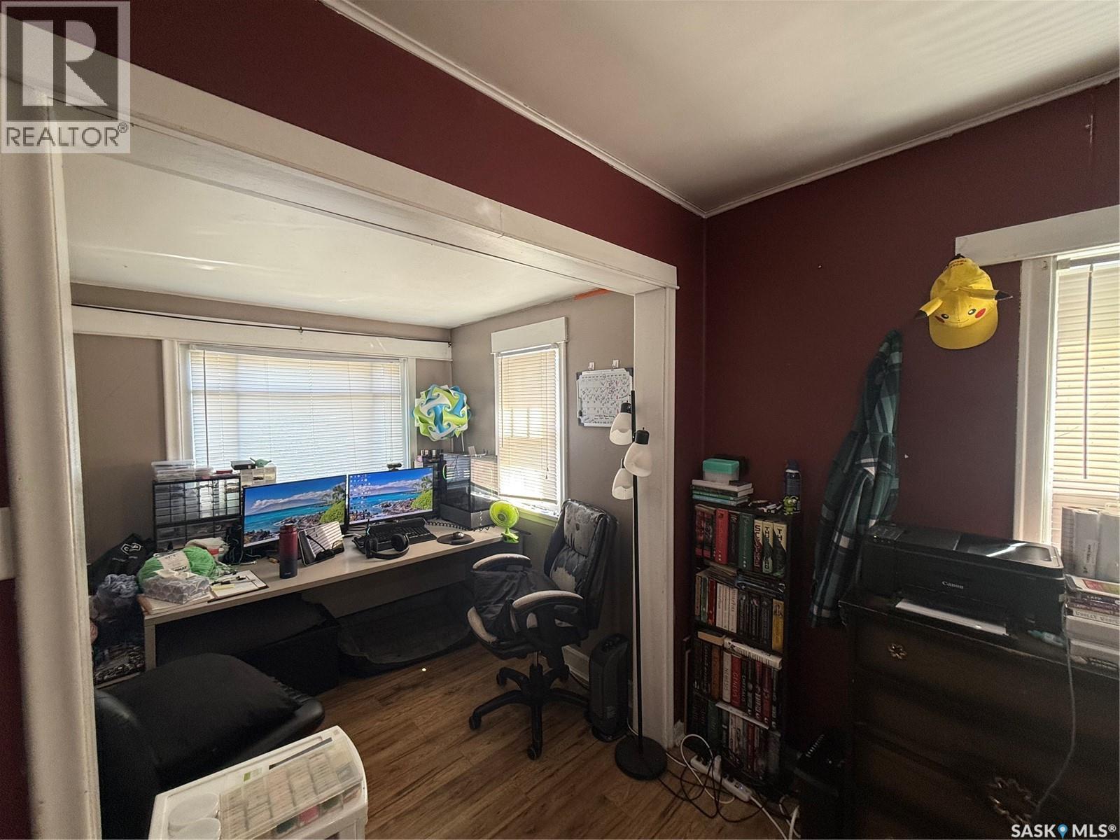 418 4Th Avenue E, Assiniboia, SK - Indoor