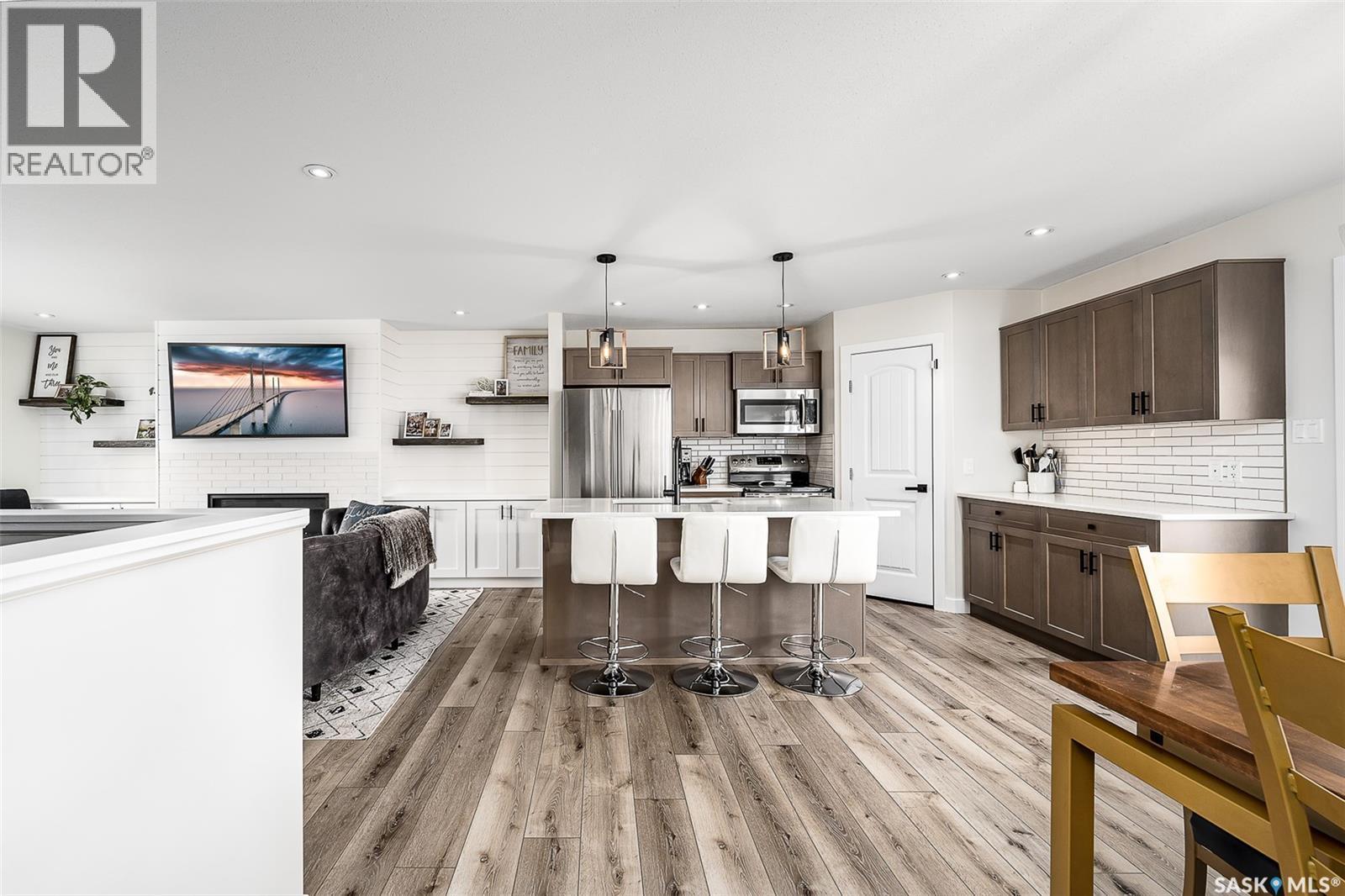 123 Hodges Crescent, Moose Jaw, SK - Indoor Photo Showing Kitchen With Upgraded Kitchen
