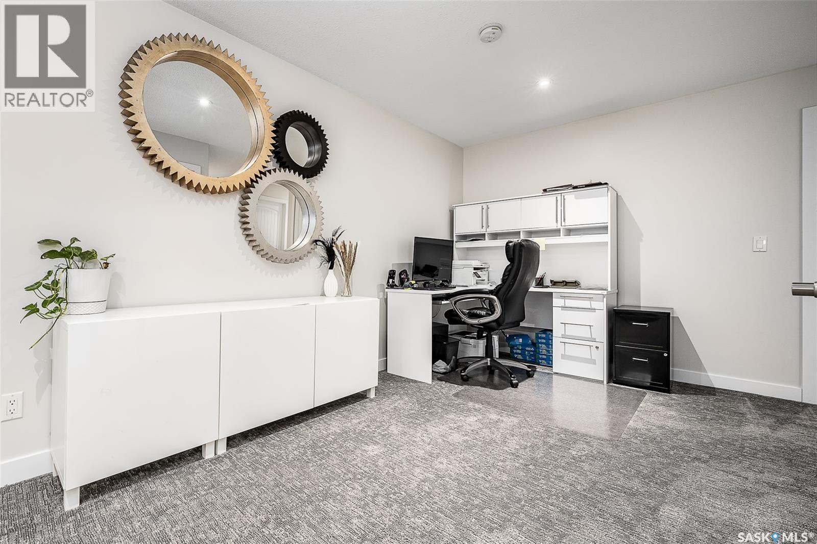 123 Hodges Crescent, Moose Jaw, SK - Indoor Photo Showing Office