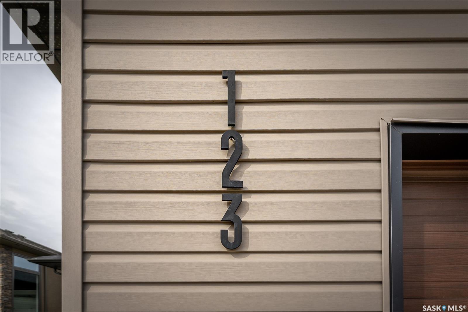 123 Hodges Crescent, Moose Jaw, SK - Photo Showing Garage