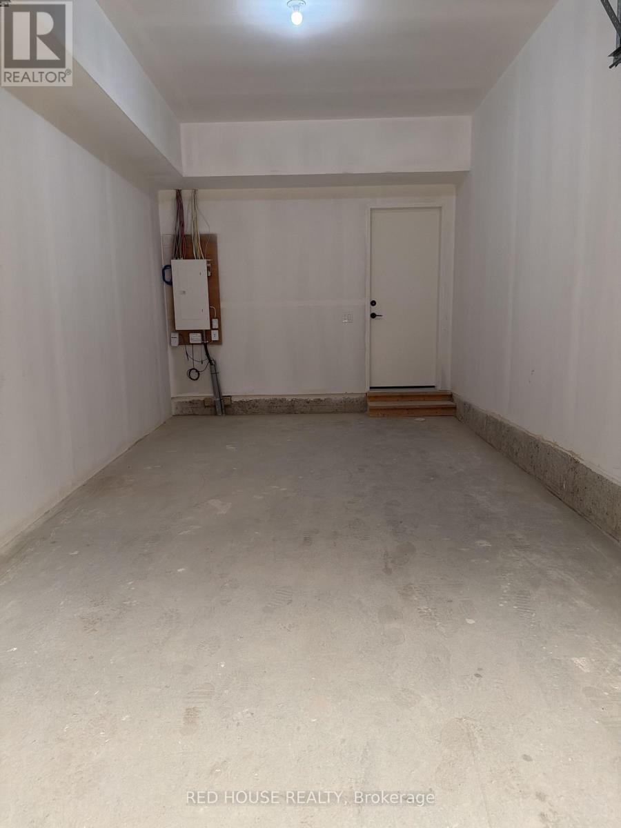 77 Everett Common, St. Catharines, ON - Indoor Photo Showing Garage