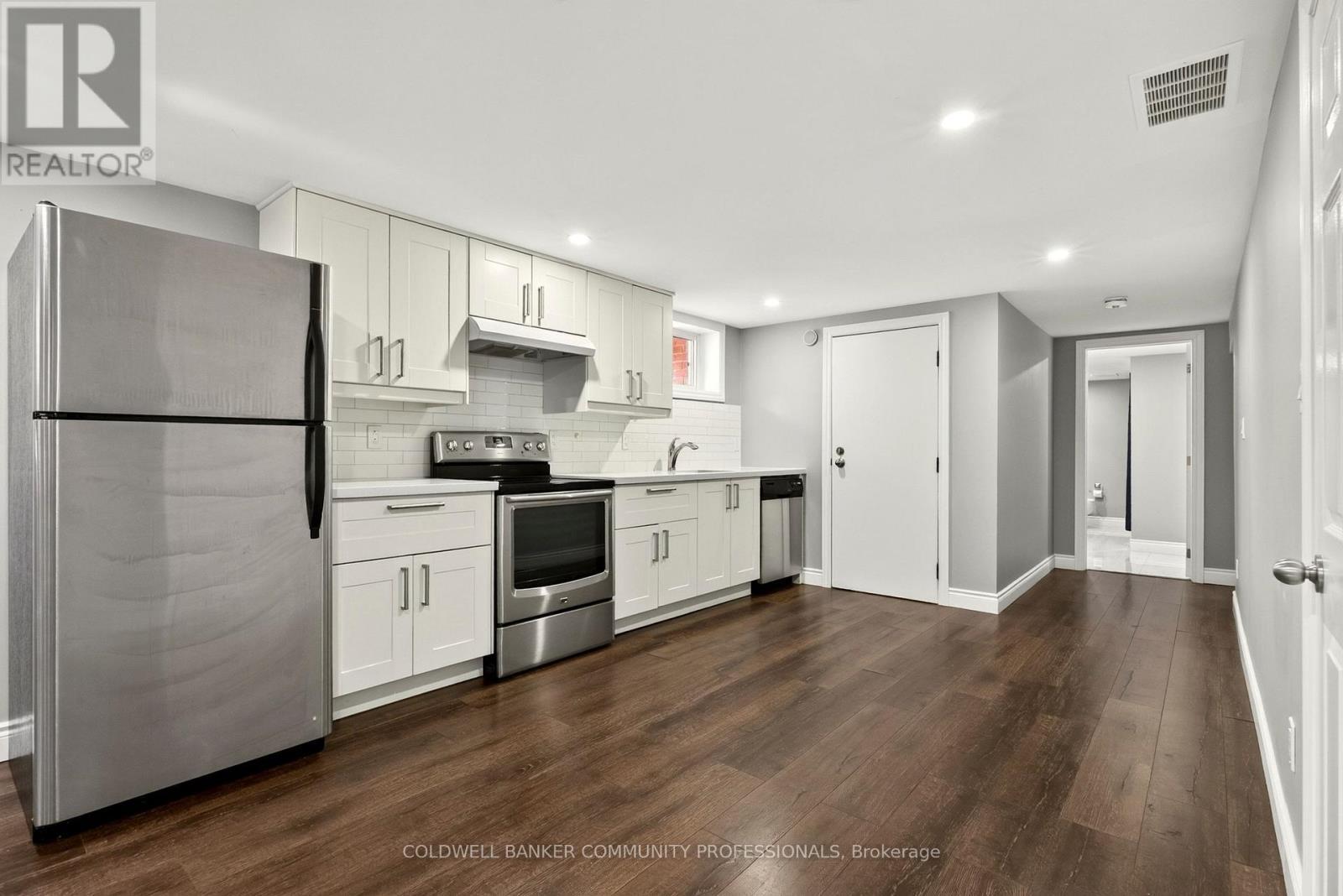 85 Lavina Crescent, Hamilton, ON - Indoor Photo Showing Kitchen With Stainless Steel Kitchen