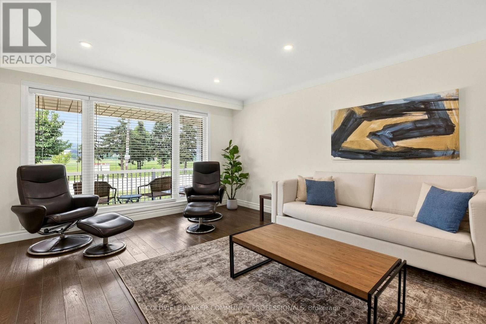 85 Lavina Crescent, Hamilton, ON - Indoor Photo Showing Living Room