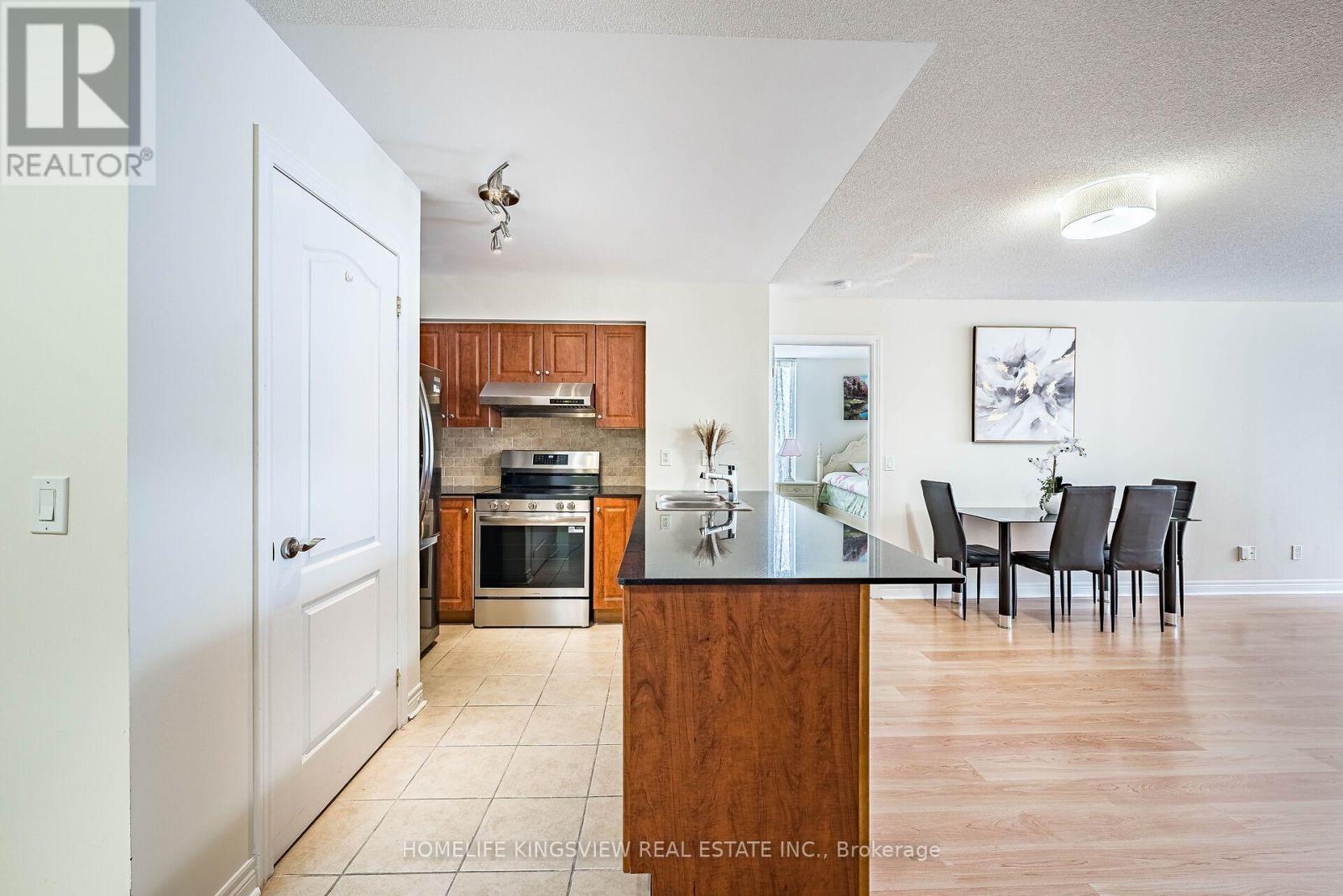 807 - 60 Disera Drive, Vaughan, ON - Indoor Photo Showing Kitchen With Double Sink