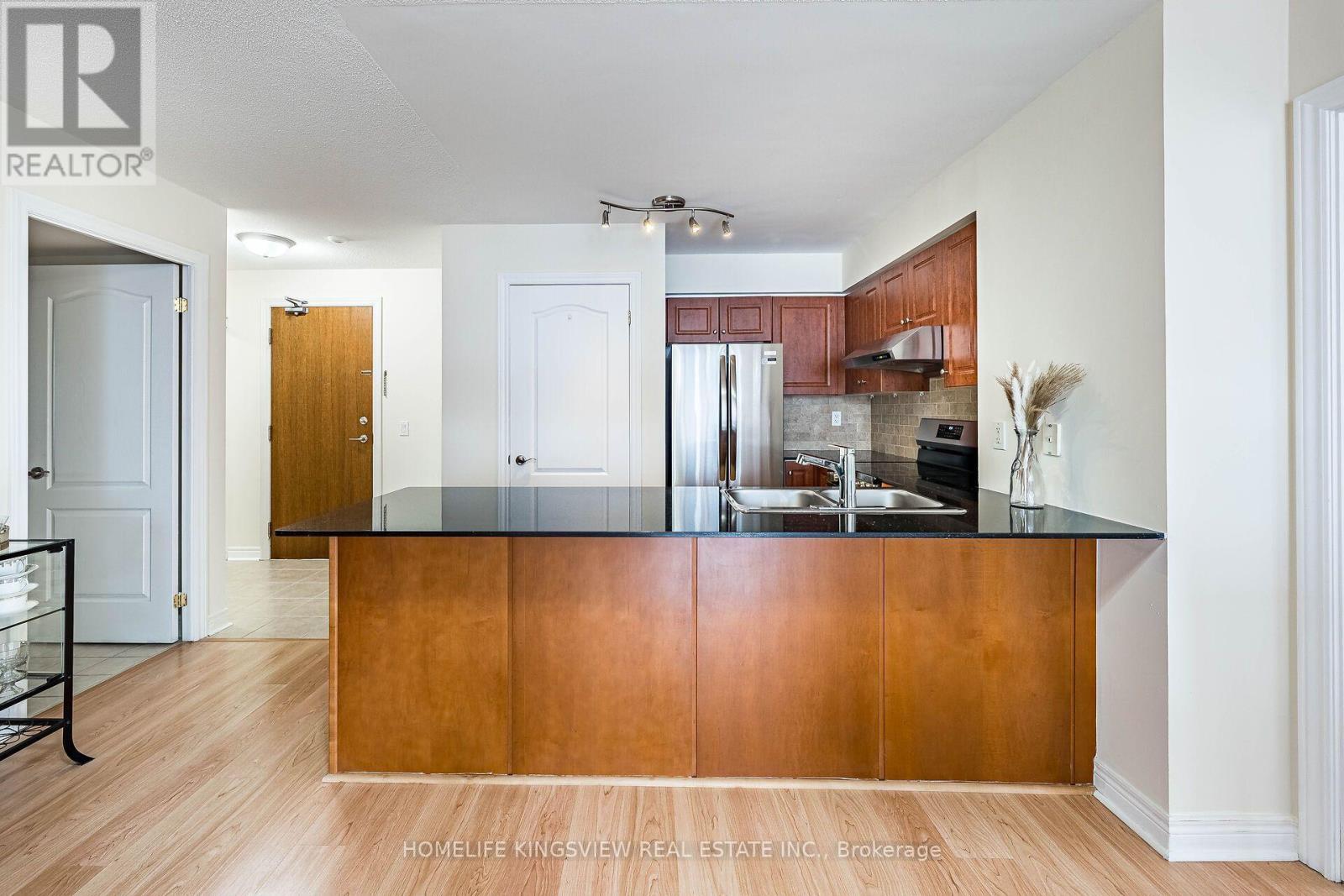 807 - 60 Disera Drive, Vaughan, ON - Indoor Photo Showing Kitchen With Double Sink