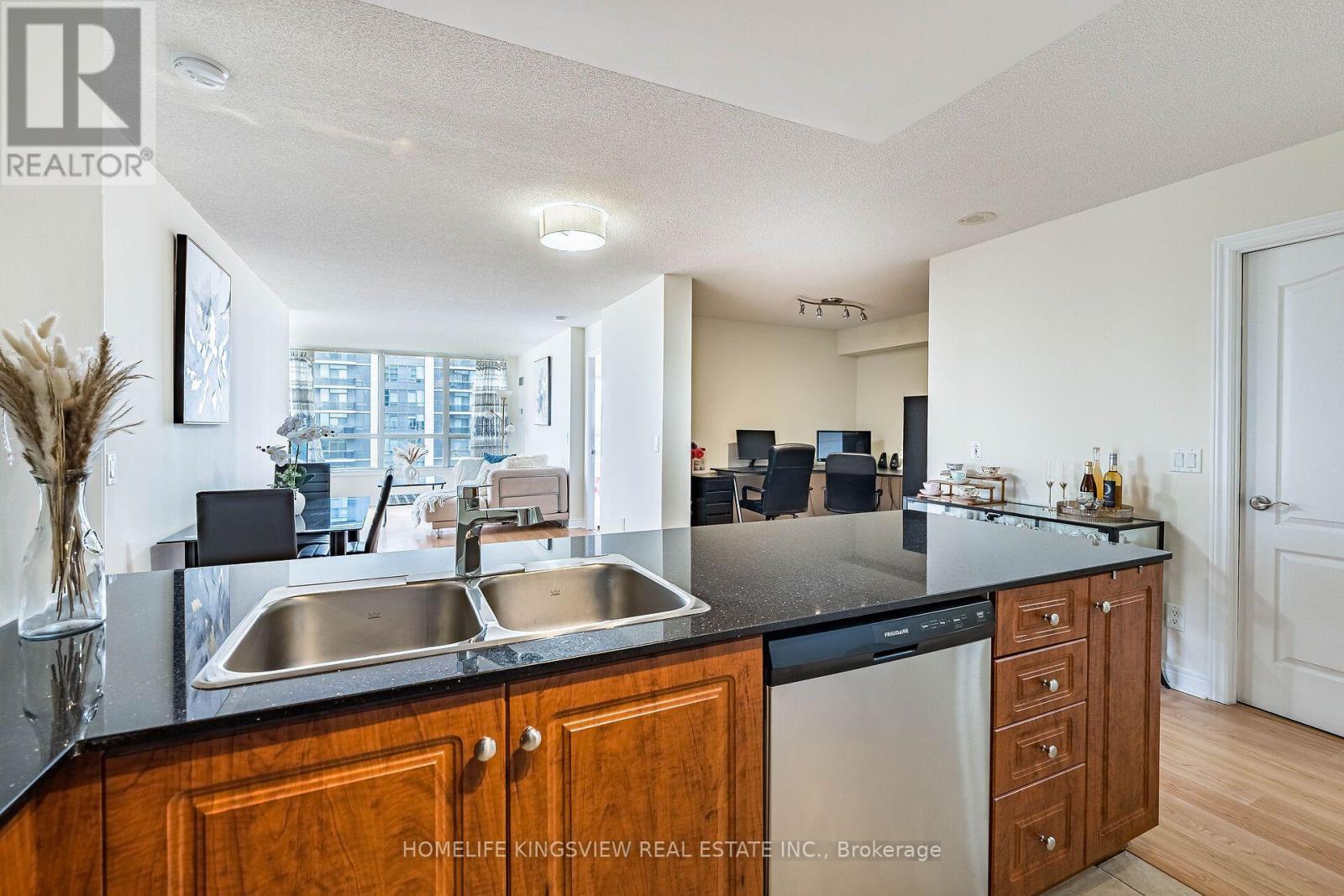 807 - 60 Disera Drive, Vaughan, ON - Indoor Photo Showing Kitchen With Double Sink