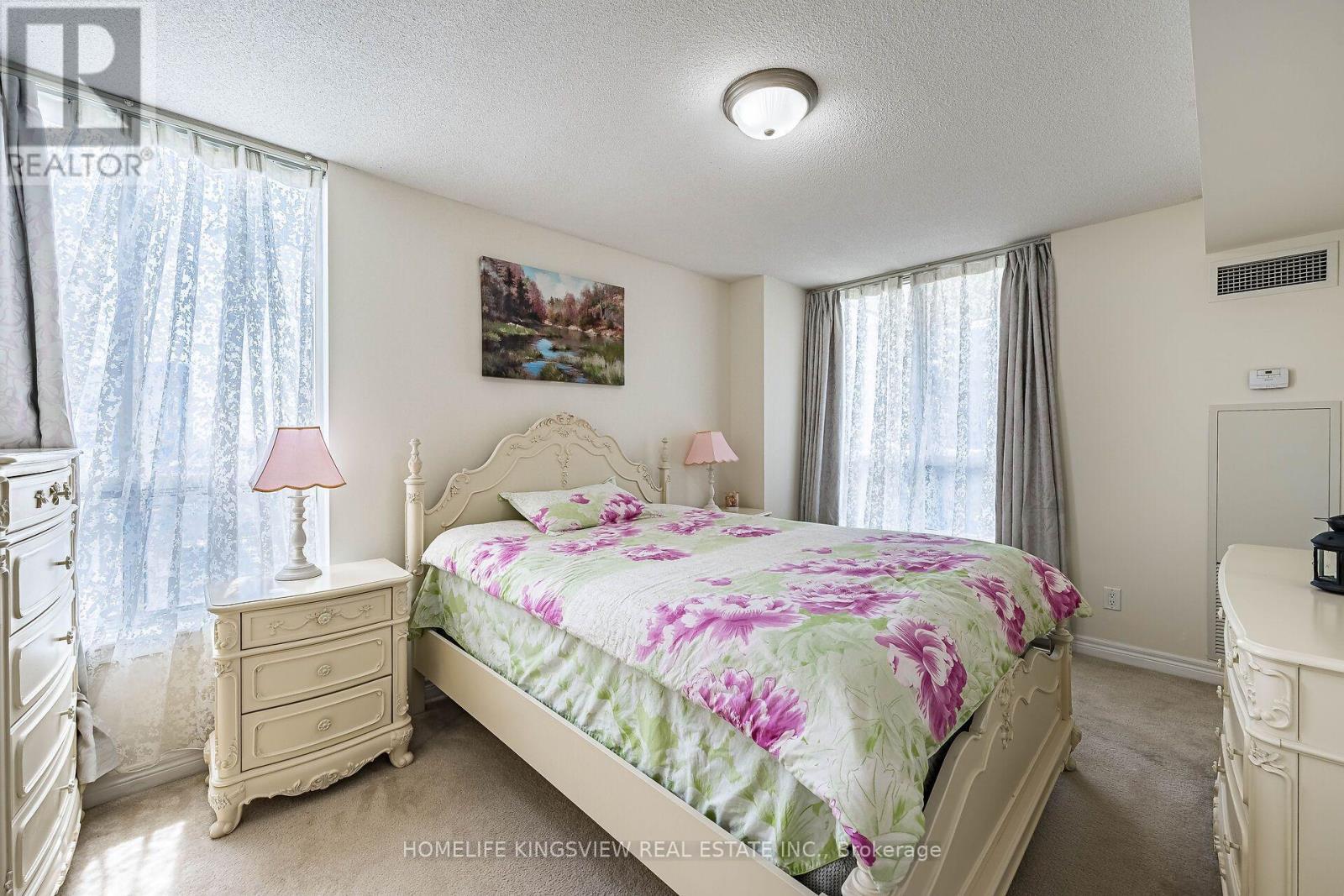 807 - 60 Disera Drive, Vaughan, ON - Indoor Photo Showing Bedroom