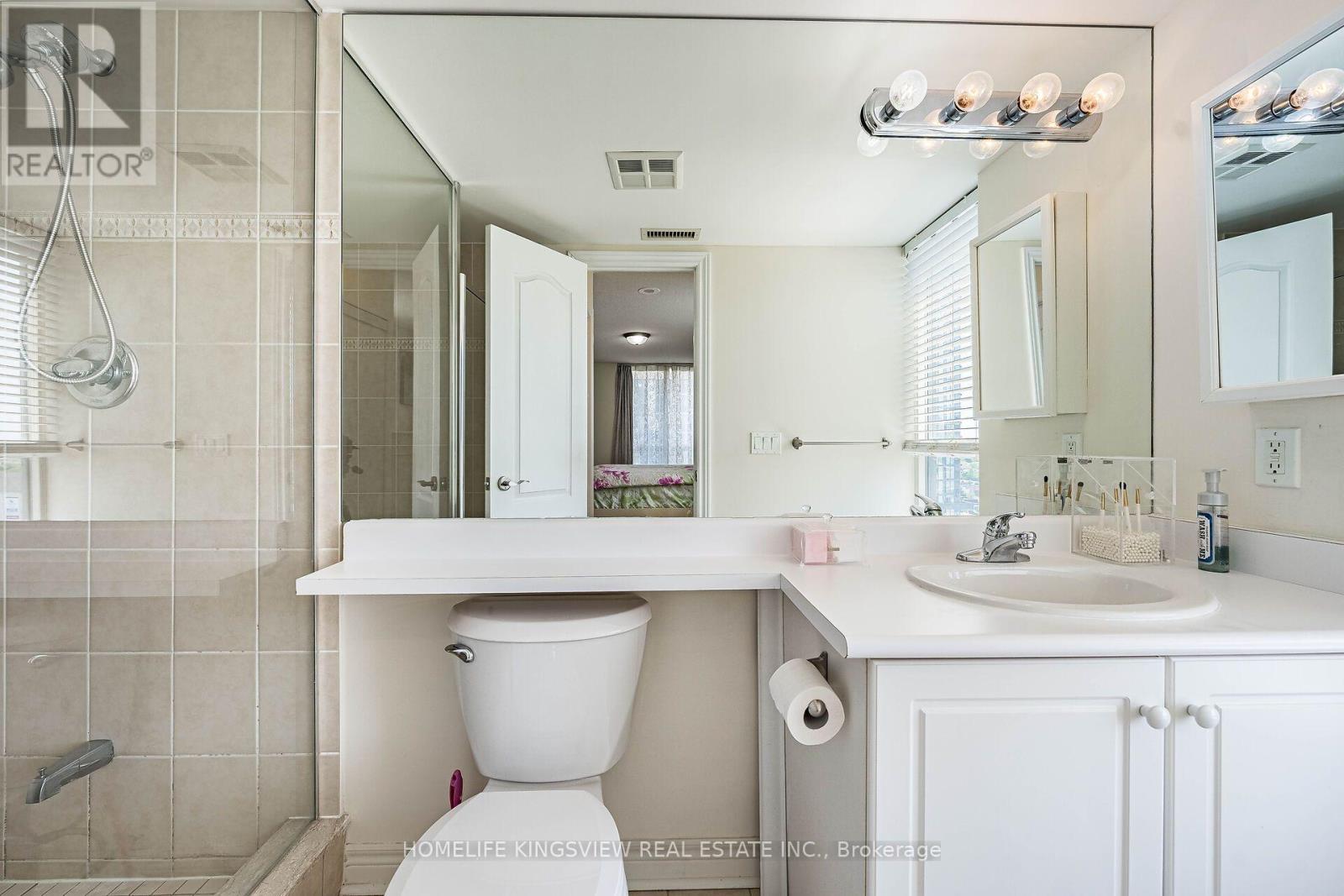 807 - 60 Disera Drive, Vaughan, ON - Indoor Photo Showing Bathroom