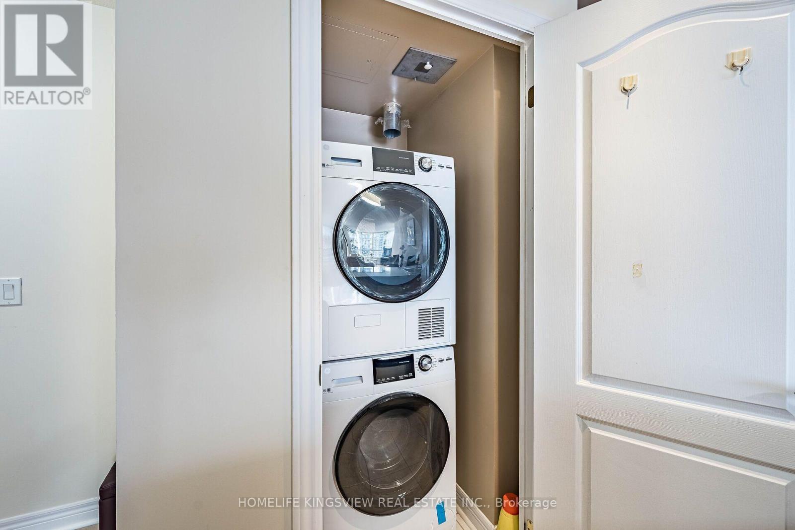 807 - 60 Disera Drive, Vaughan, ON - Indoor Photo Showing Laundry Room
