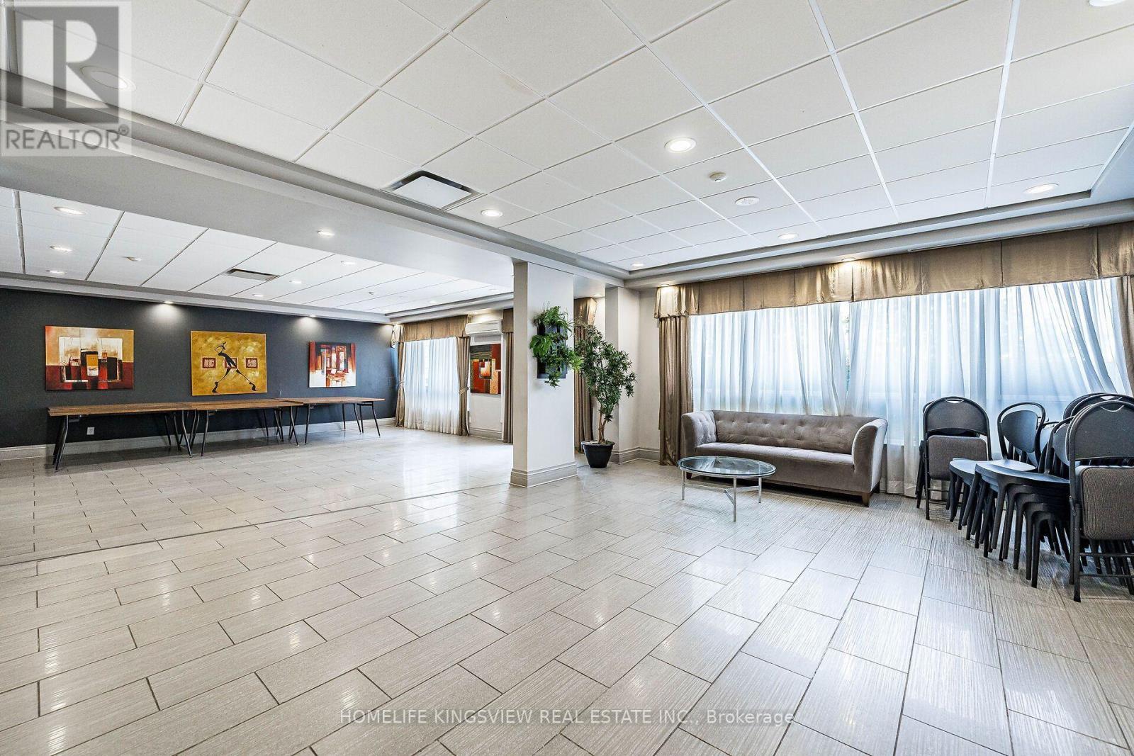 807 - 60 Disera Drive, Vaughan, ON - Indoor Photo Showing Other Room