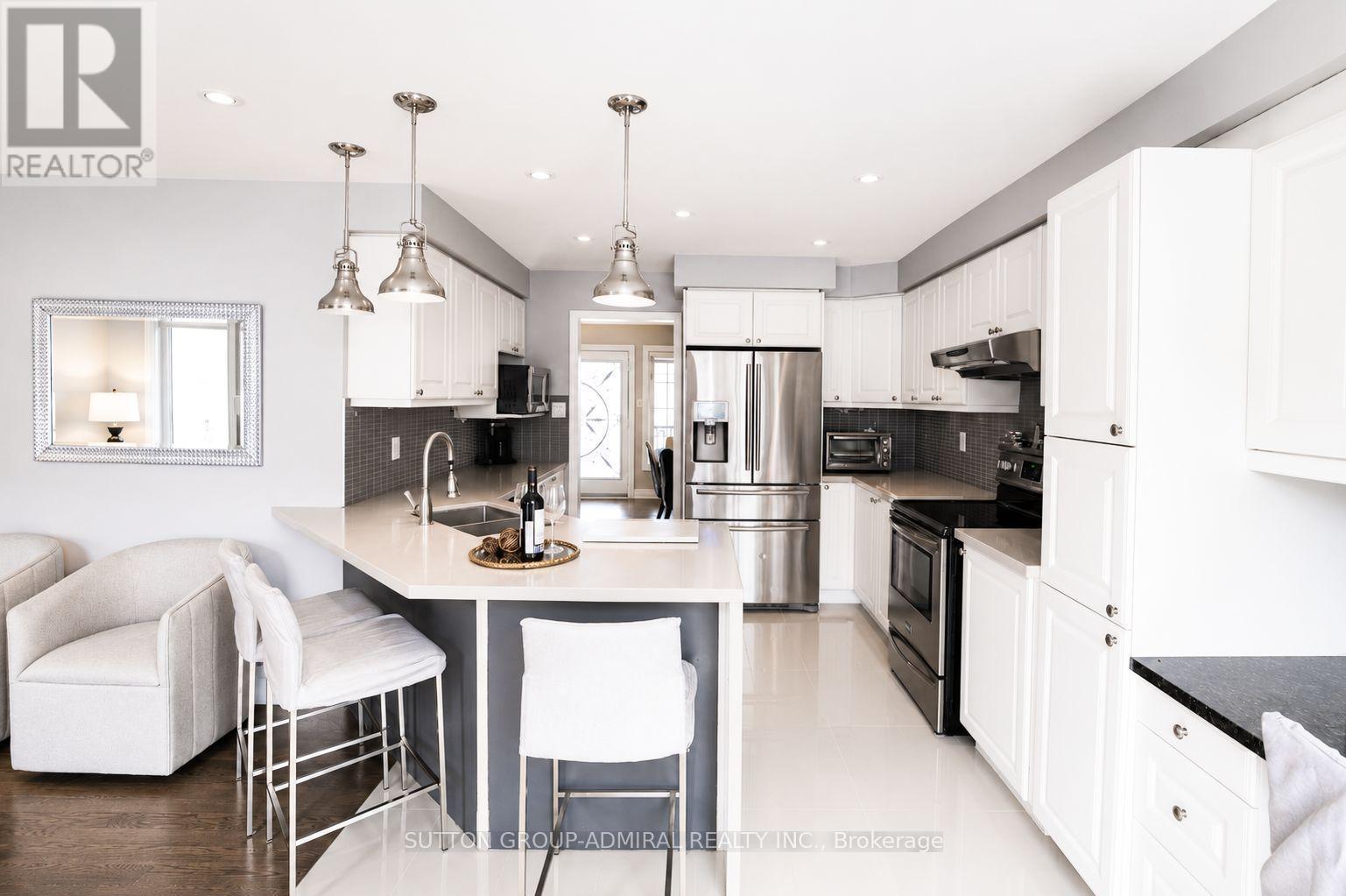 43 Mainland Crescent, Vaughan, ON - Indoor Photo Showing Kitchen With Stainless Steel Kitchen With Upgraded Kitchen