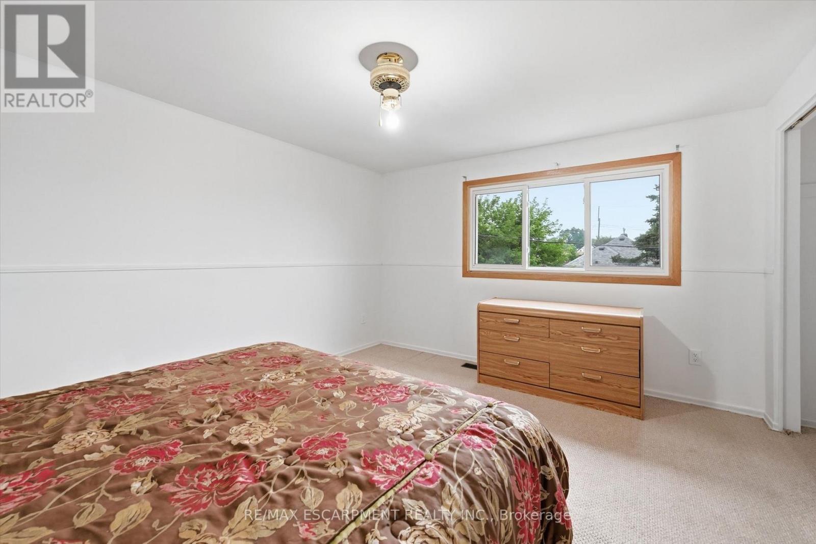 156 Hope Avenue, Hamilton, ON - Indoor Photo Showing Bedroom