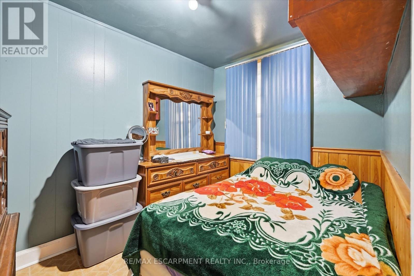 156 Hope Avenue, Hamilton, ON - Indoor Photo Showing Bedroom