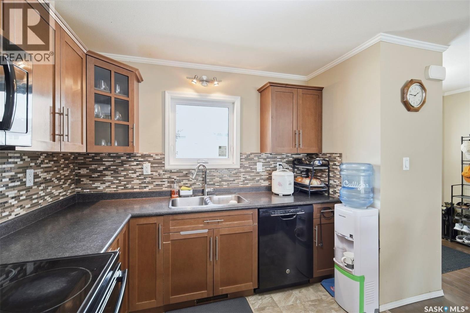 406 225 Hassard Close, Saskatoon, SK - Indoor Photo Showing Kitchen With Double Sink