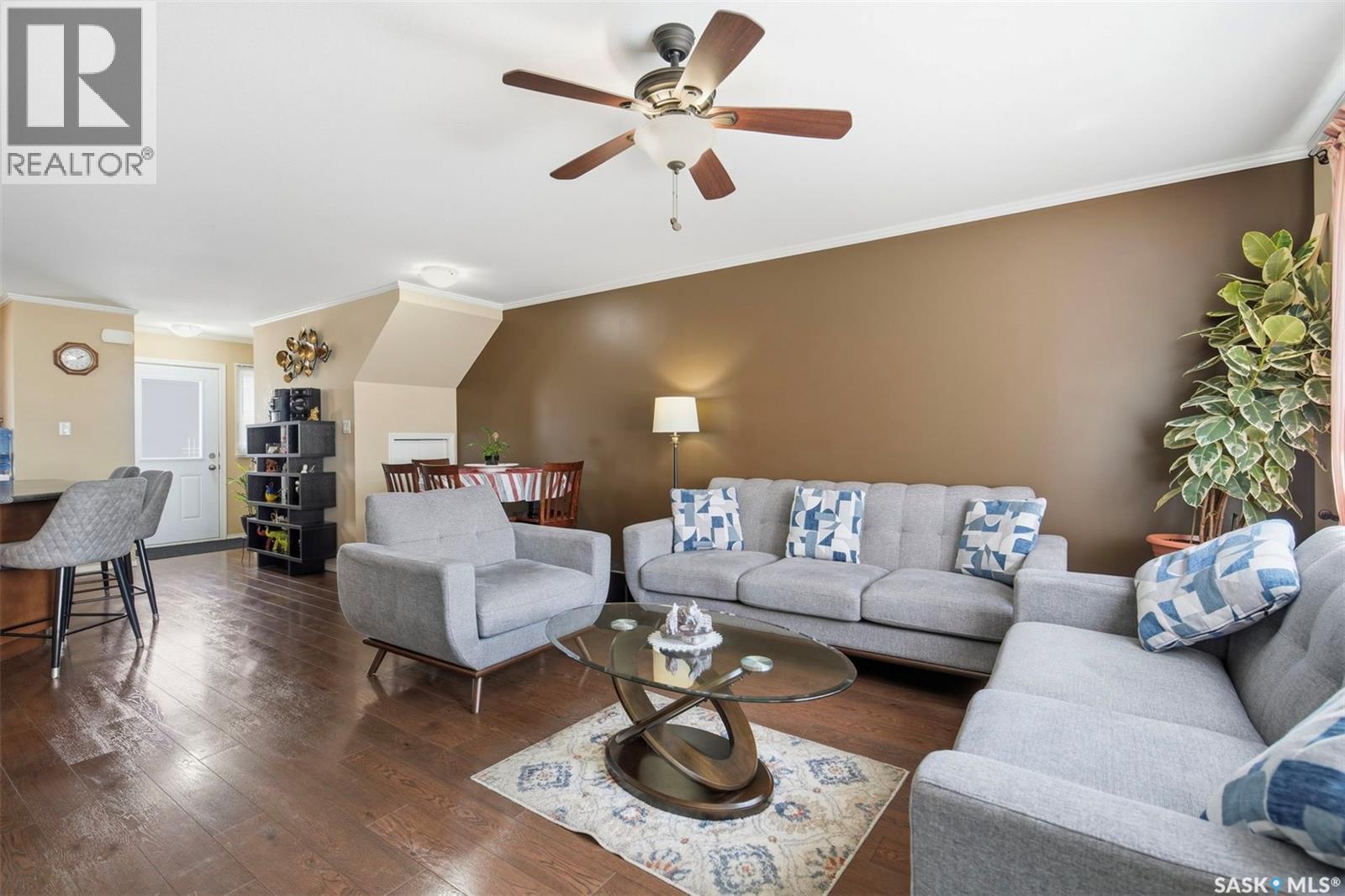 406 225 Hassard Close, Saskatoon, SK - Indoor Photo Showing Living Room