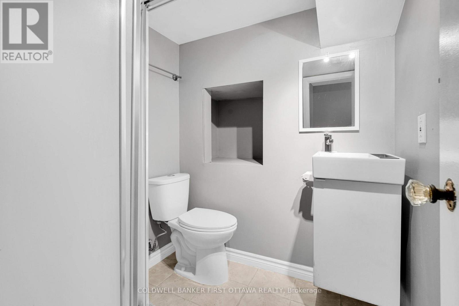Second Bath 3 piece - 636 Malartic Avenue, Ottawa, ON - Indoor Photo Showing Bathroom