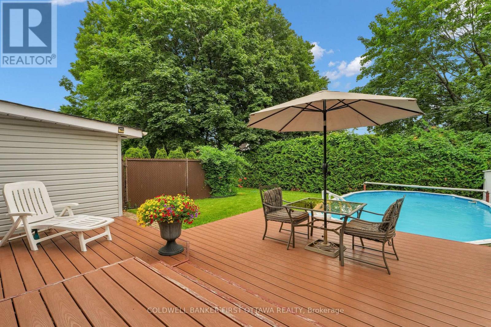 Twenty feet hedges = ultimate privacy - 636 Malartic Avenue, Ottawa, ON - Outdoor With Above Ground Pool With Deck Patio Veranda