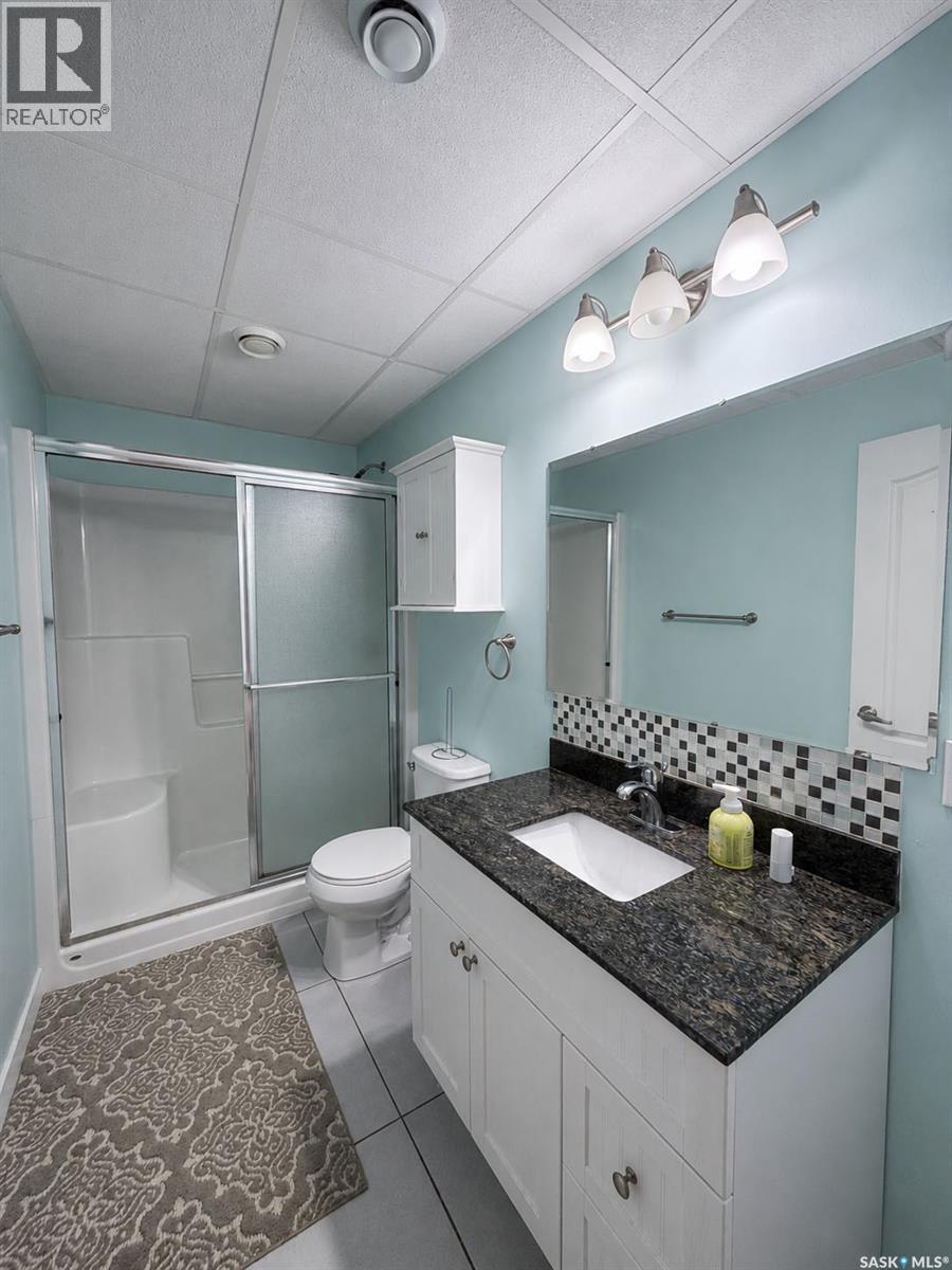 6 Guy Drive, Prince Albert, SK - Indoor Photo Showing Bathroom