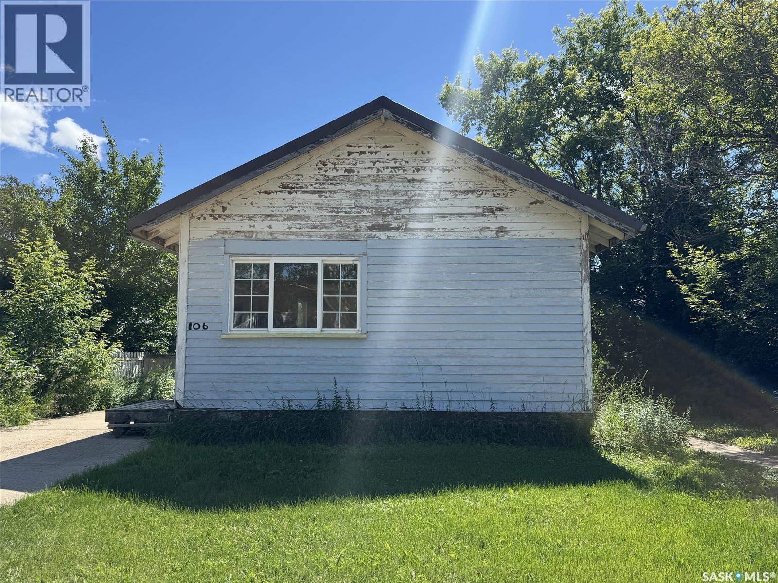 106 5Th Avenue E, Biggar, SK - Outdoor