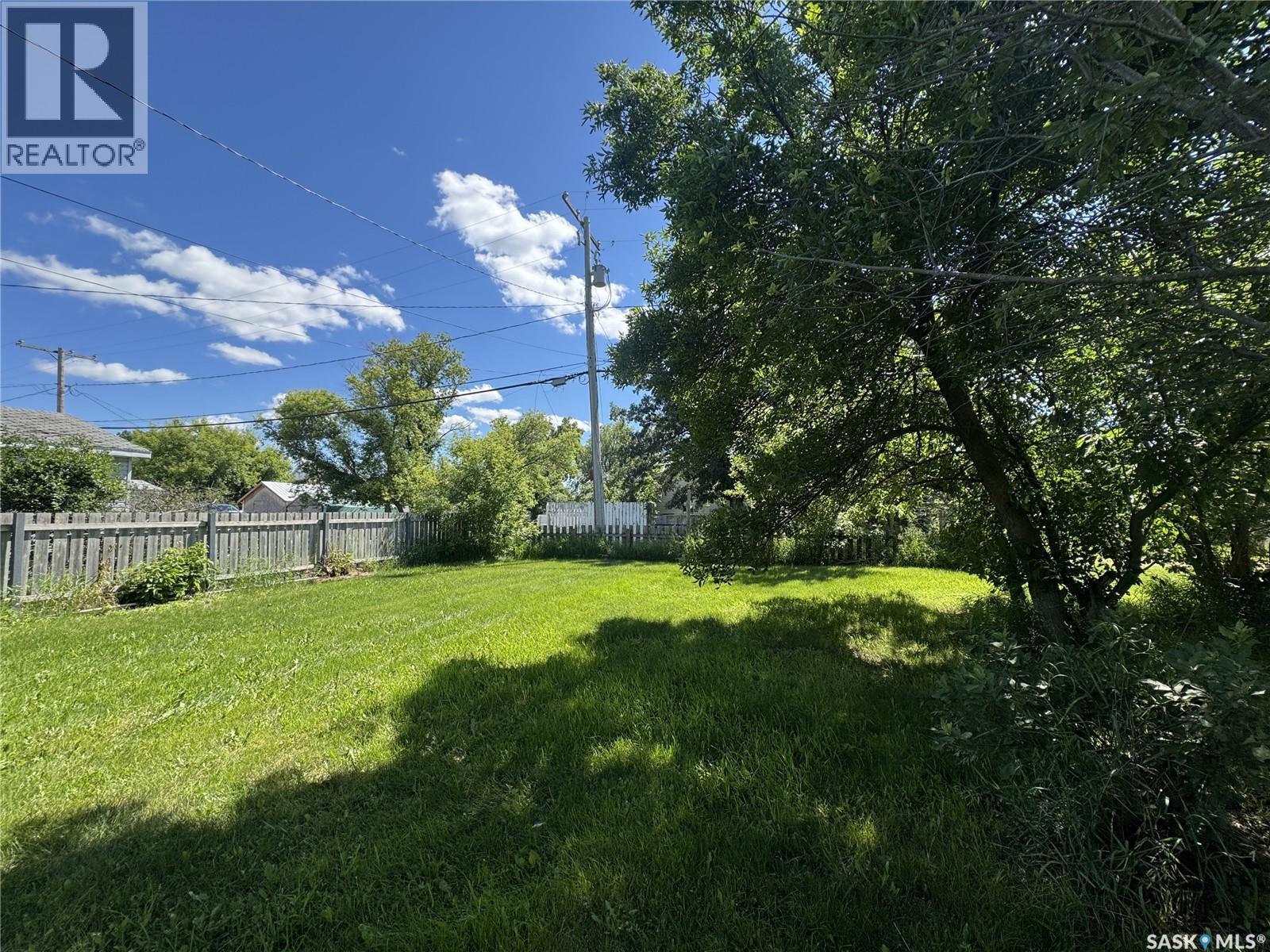 106 5Th Avenue E, Biggar, SK - Outdoor