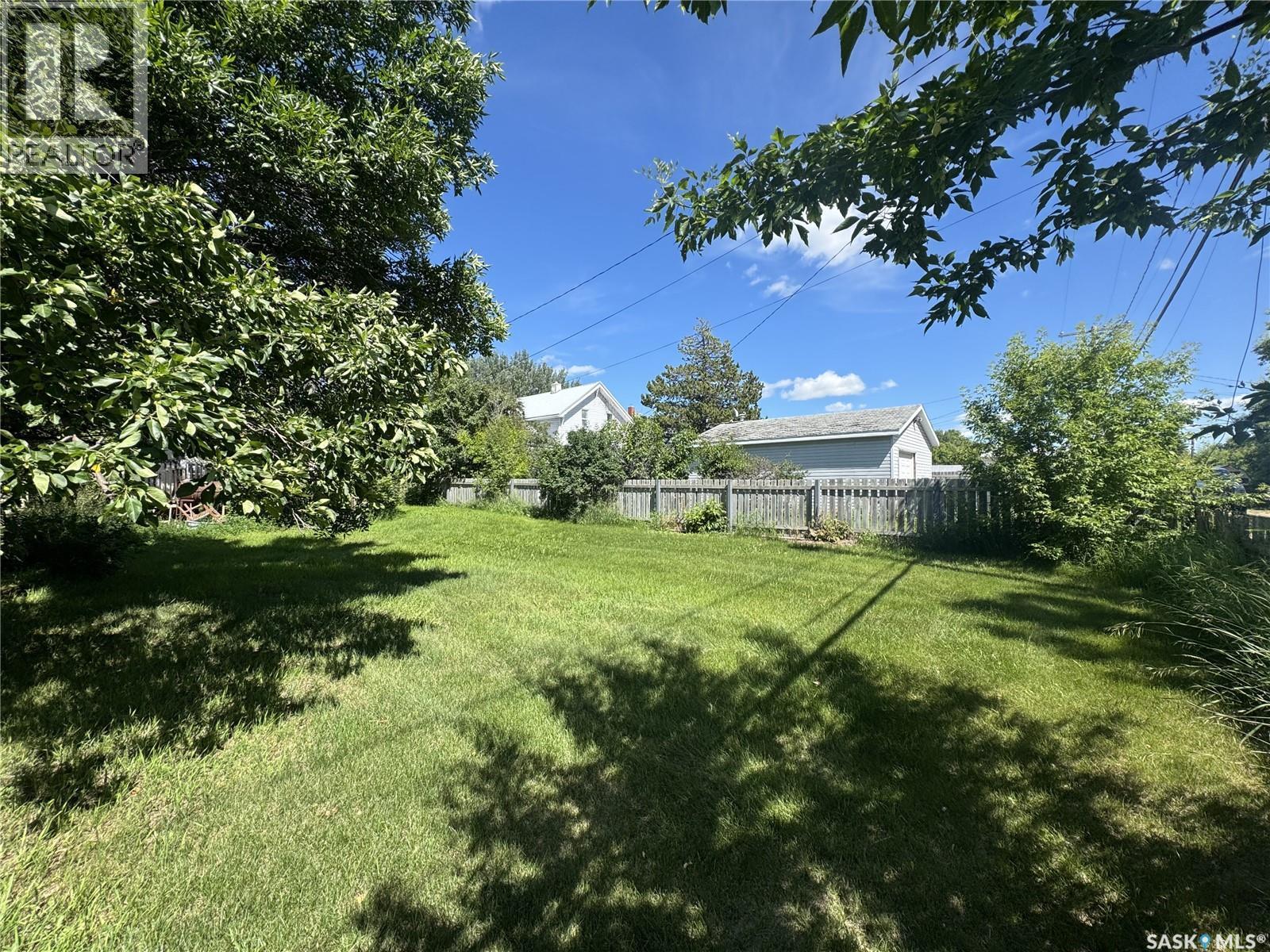 106 5Th Avenue E, Biggar, SK - Outdoor