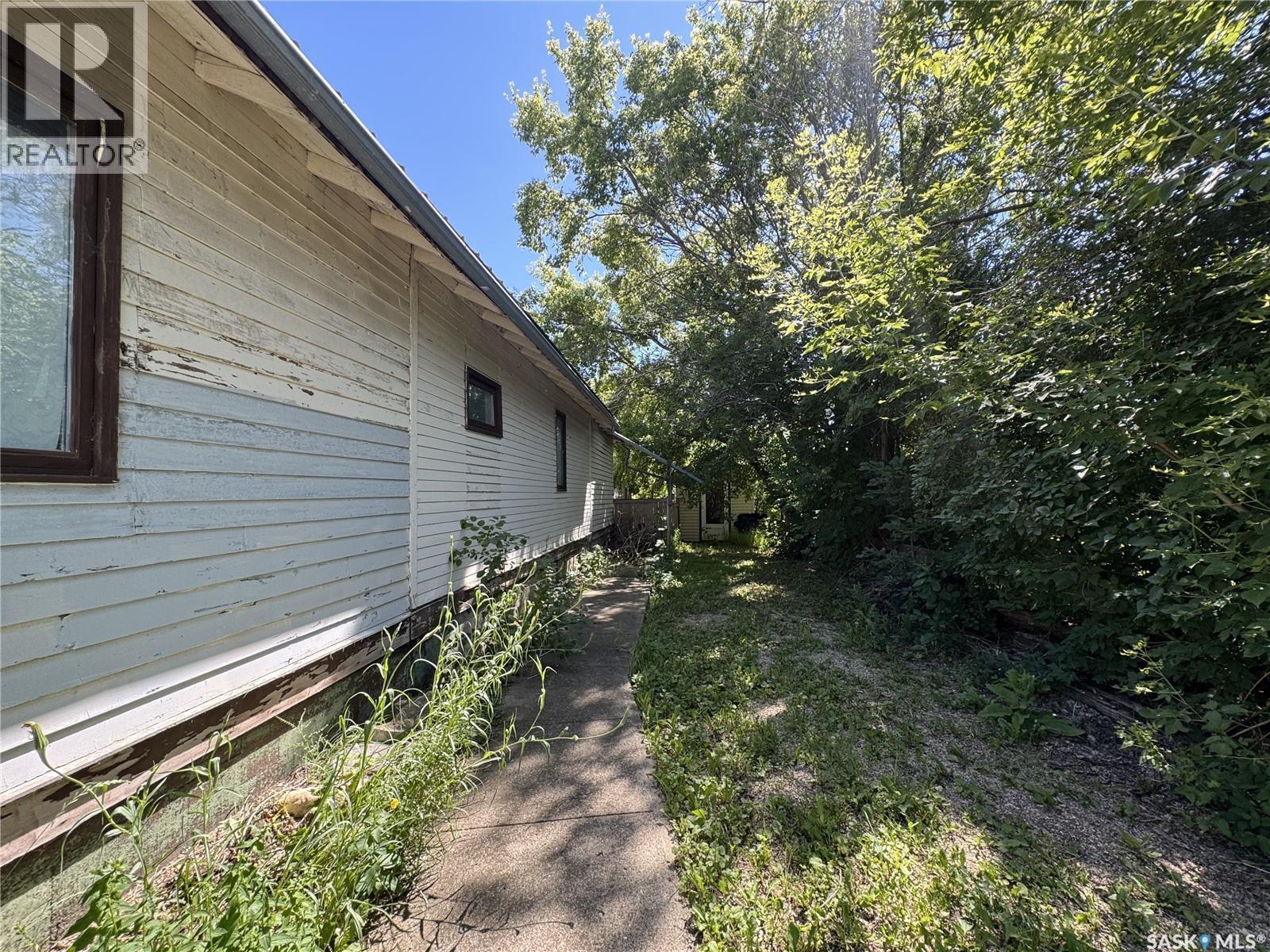 106 5Th Avenue E, Biggar, SK - Outdoor