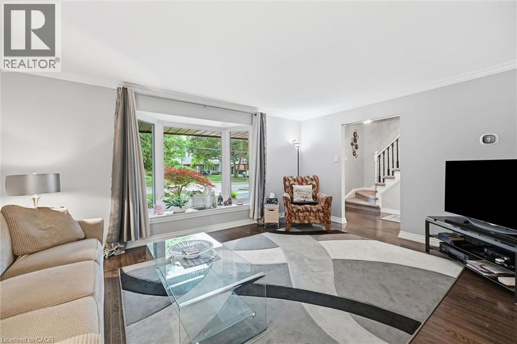 132 Hampton Heath Road, Burlington, ON - Indoor Photo Showing Living Room