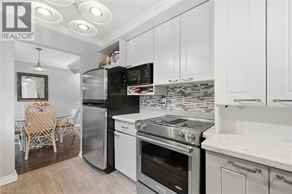 132 Hampton Heath Road, Burlington, ON - Indoor Photo Showing Kitchen