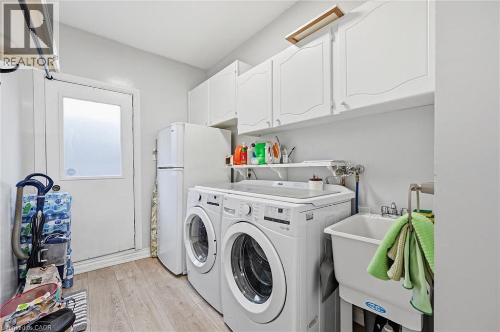 132 Hampton Heath Road, Burlington, ON - Indoor Photo Showing Laundry Room