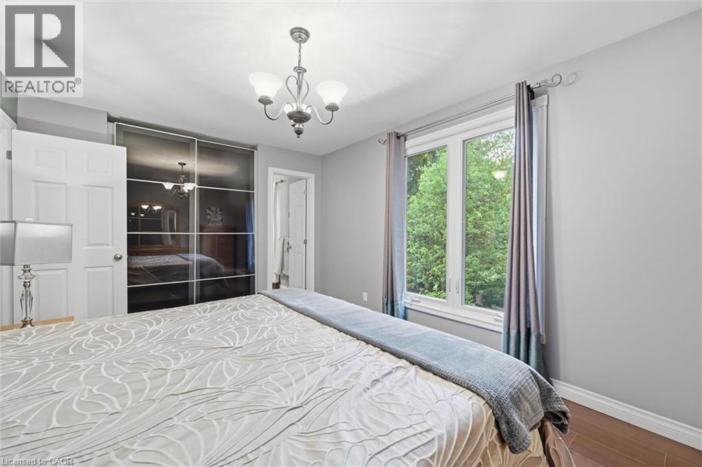 132 Hampton Heath Road, Burlington, ON - Indoor Photo Showing Bedroom