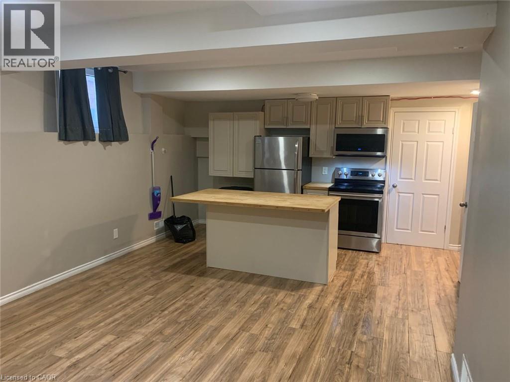 408 Westcroft Drive N Unit# Basement, Waterloo, ON - Indoor Photo Showing Kitchen