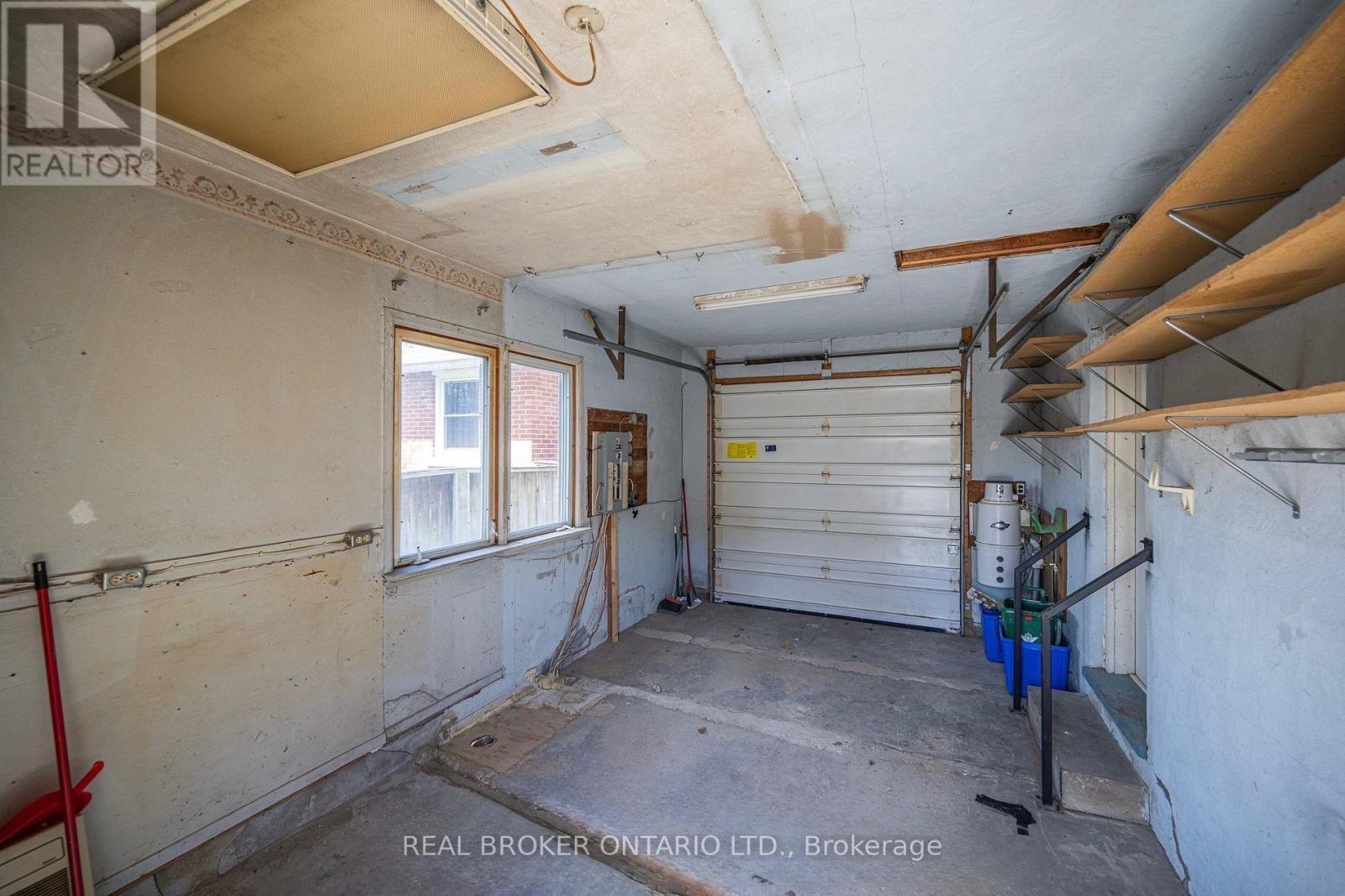 685 Frederick Street, Kitchener, ON - Indoor Photo Showing Garage