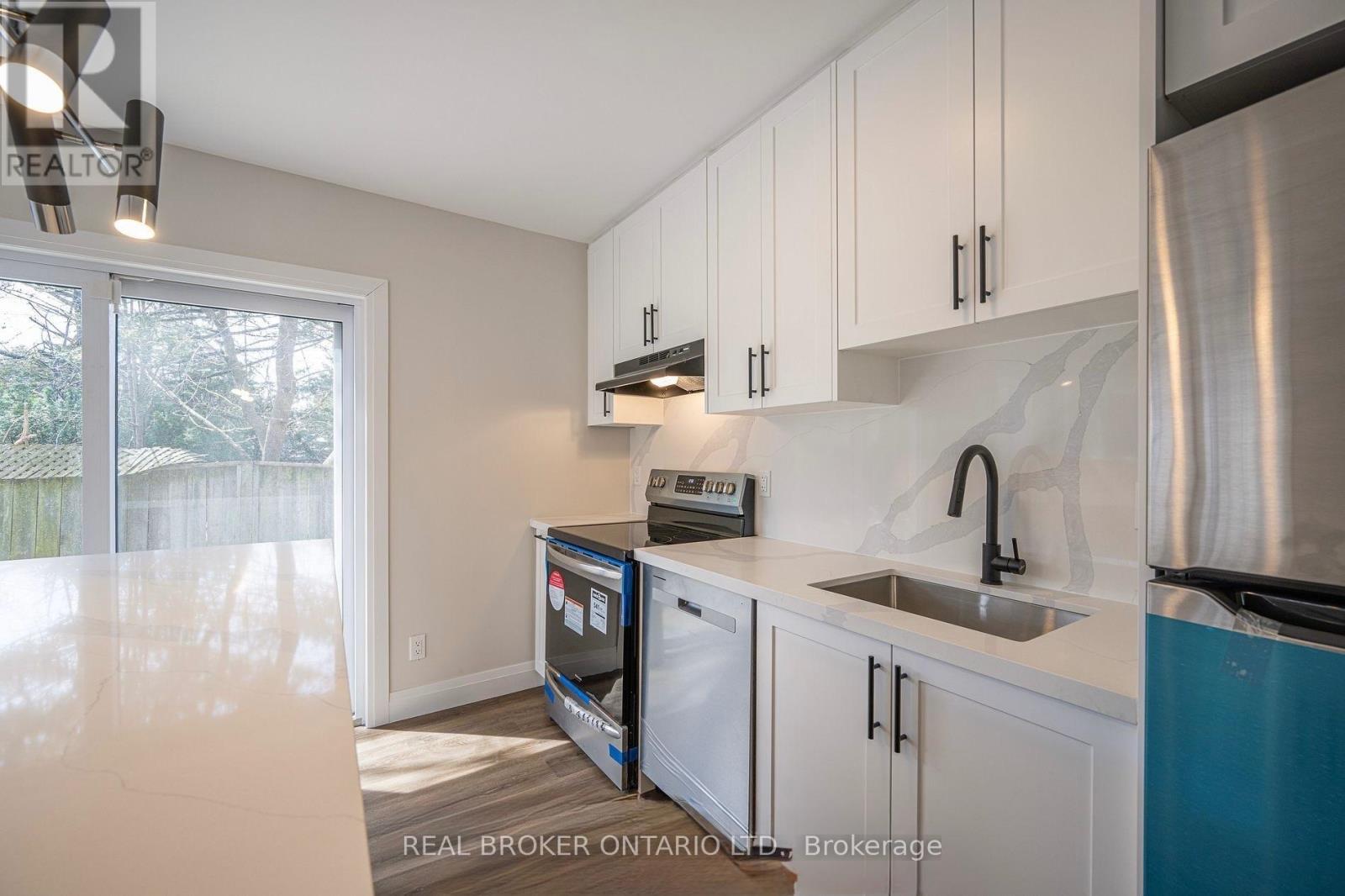 685 Frederick Street, Kitchener, ON - Indoor Photo Showing Kitchen With Upgraded Kitchen