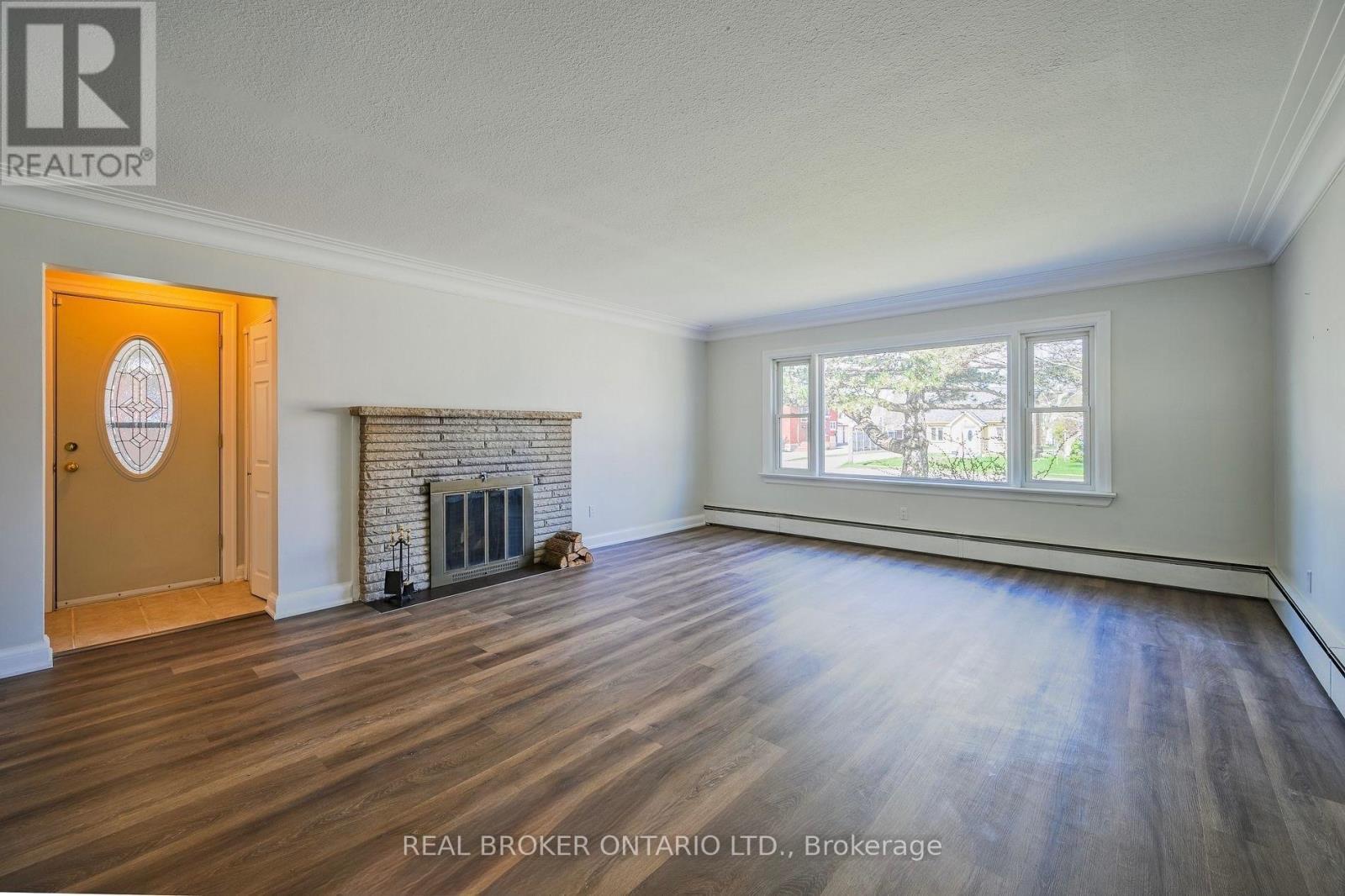685 Frederick Street, Kitchener, ON - Indoor Photo Showing Living Room With Fireplace