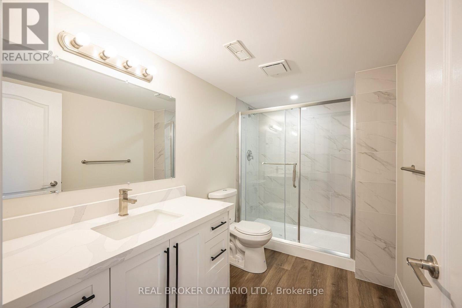685 Frederick Street, Kitchener, ON - Indoor Photo Showing Bathroom