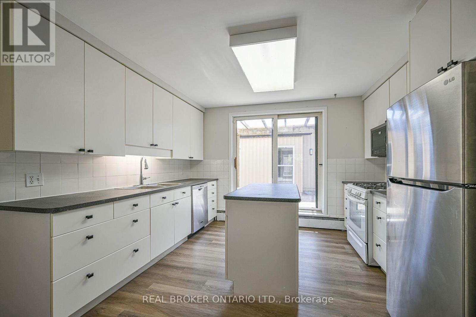 685 Frederick Street, Kitchener, ON - Indoor Photo Showing Kitchen
