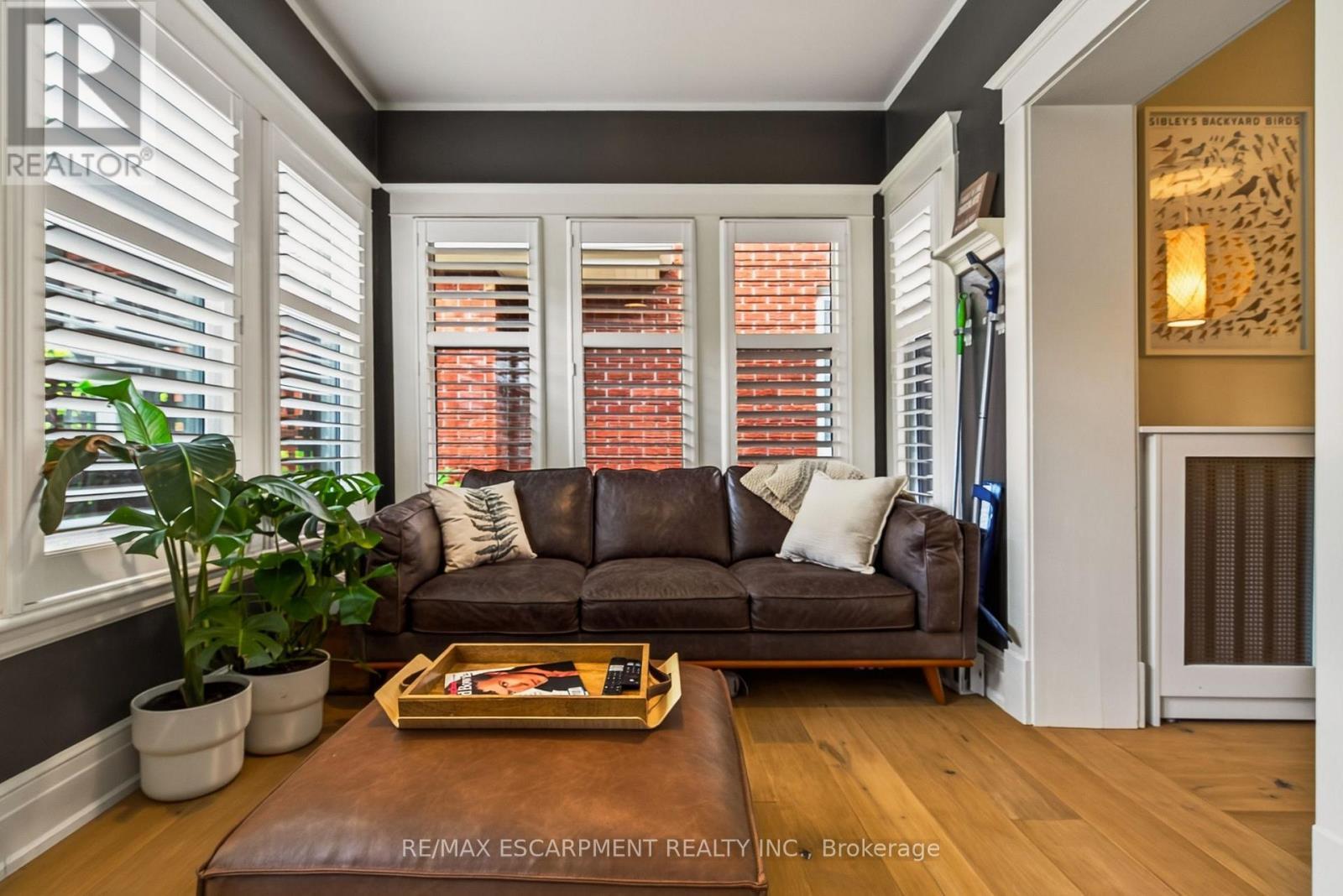 61 Mountain Avenue, Hamilton, ON - Indoor Photo Showing Living Room