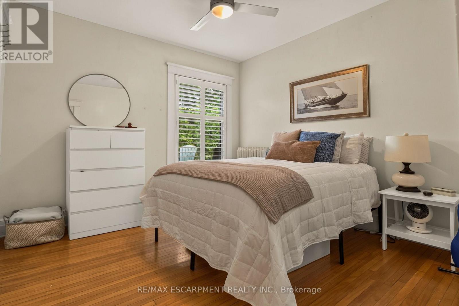 61 Mountain Avenue, Hamilton, ON - Indoor Photo Showing Bedroom