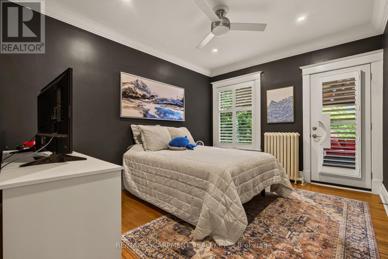 61 Mountain Avenue, Hamilton, ON - Indoor Photo Showing Bedroom