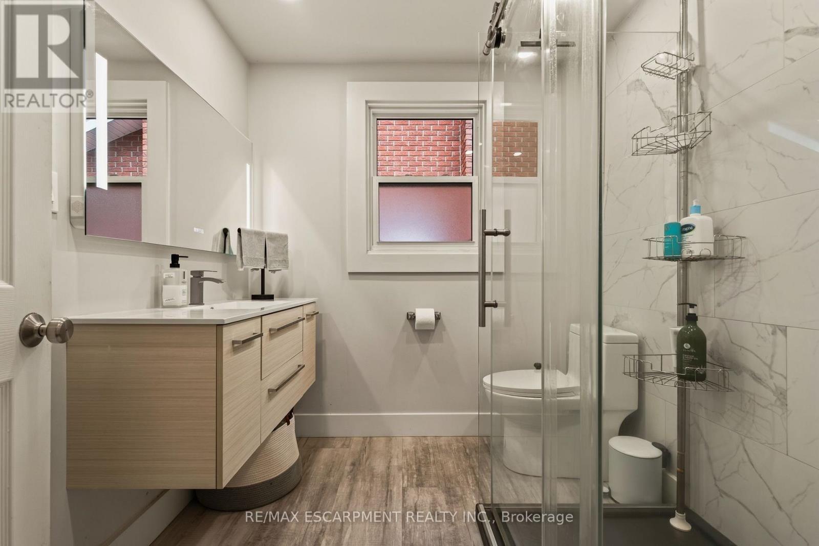 61 Mountain Avenue, Hamilton, ON - Indoor Photo Showing Bathroom