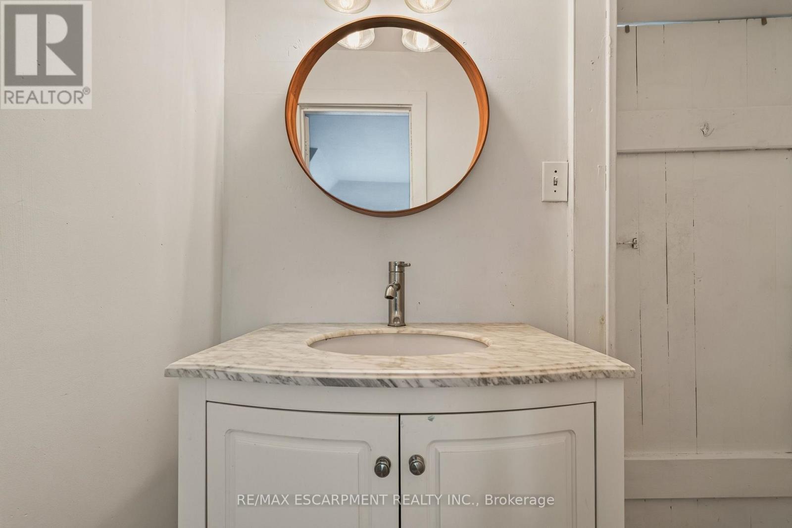 61 Mountain Avenue, Hamilton, ON - Indoor Photo Showing Bathroom