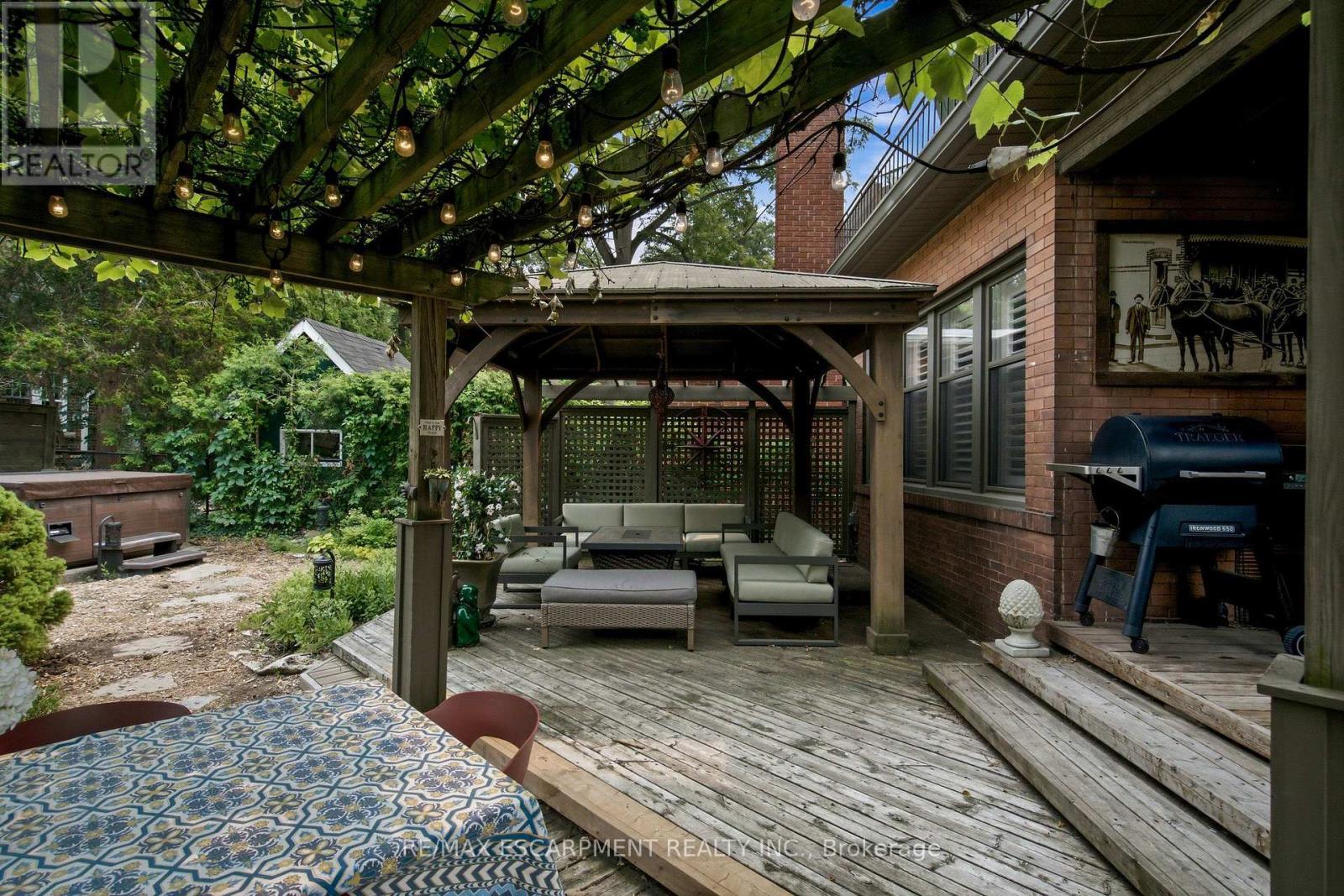 61 Mountain Avenue, Hamilton, ON - Outdoor