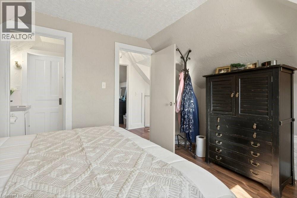 49 Cheever Street, Hamilton, ON - Indoor Photo Showing Bedroom