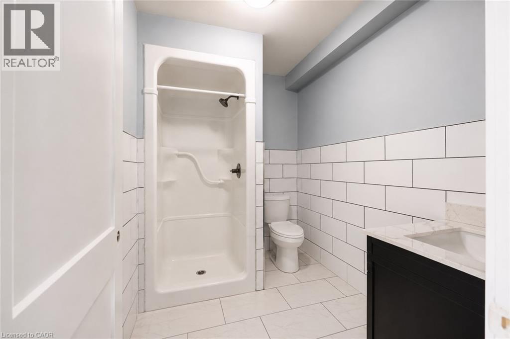 355 Main Street E Unit# 3, Hamilton, ON - Indoor Photo Showing Bathroom
