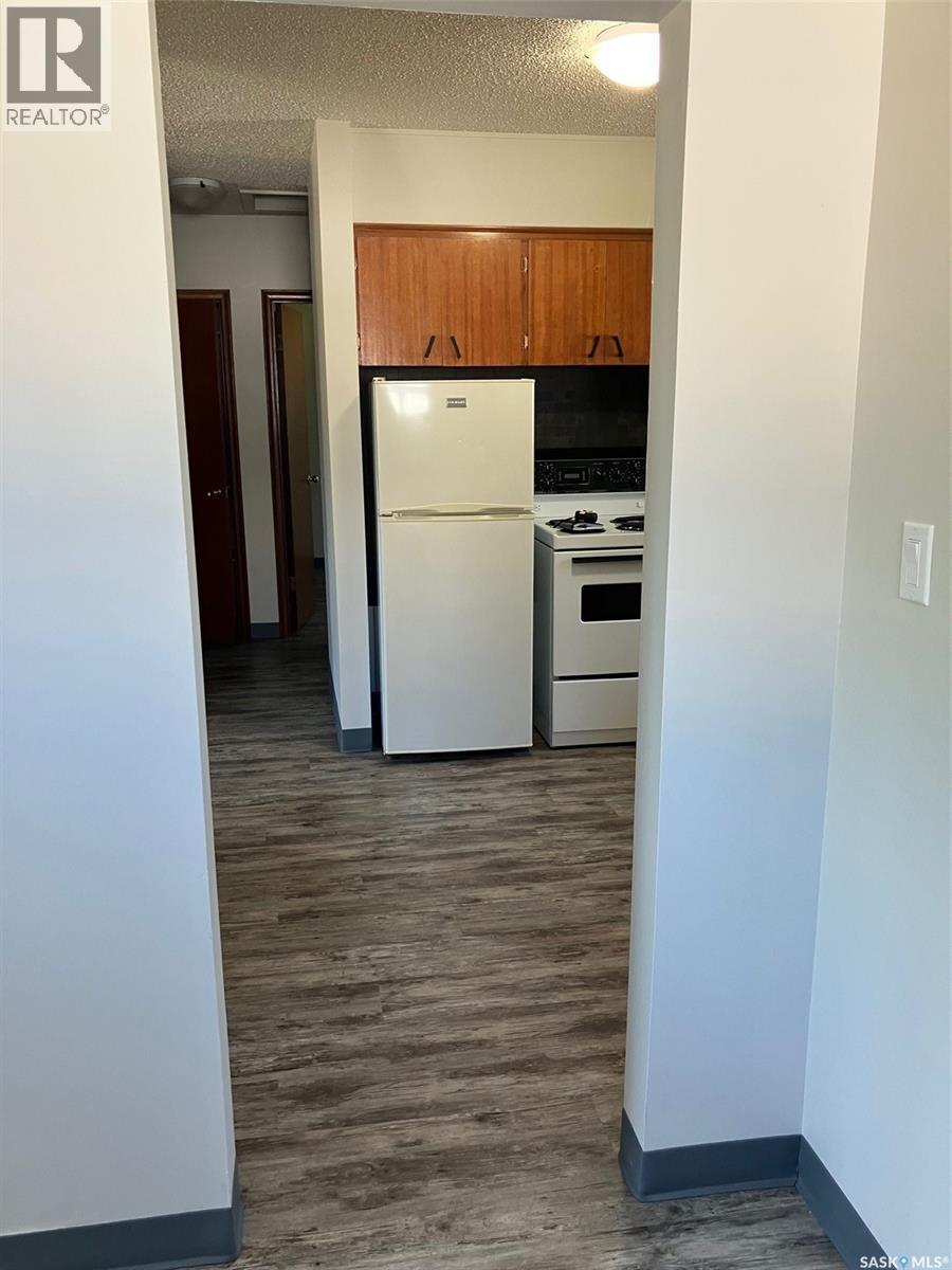 408 6Th Avenue Nw, Ituna, SK - Indoor Photo Showing Kitchen